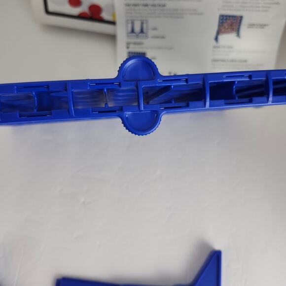 Hasbro Gaming Connect 4 Board Game A5640 Game Night 2016 Age 6+ Pre-Owned - Picture 8 of 13